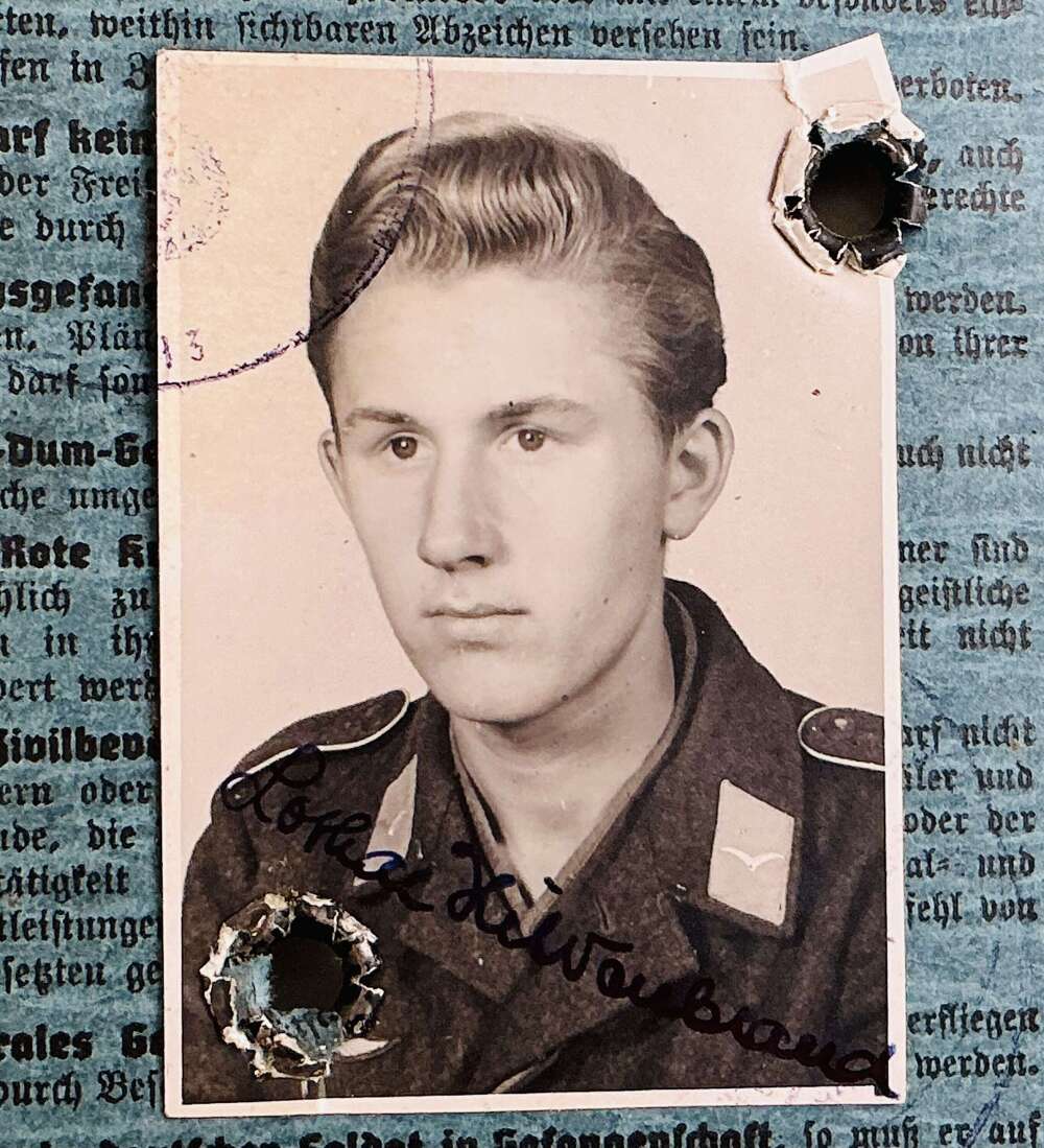 Luftwaffe Soldbuch to Flieger Lothar Hildenbrand 6./Fallsch JG.Rgt.5.