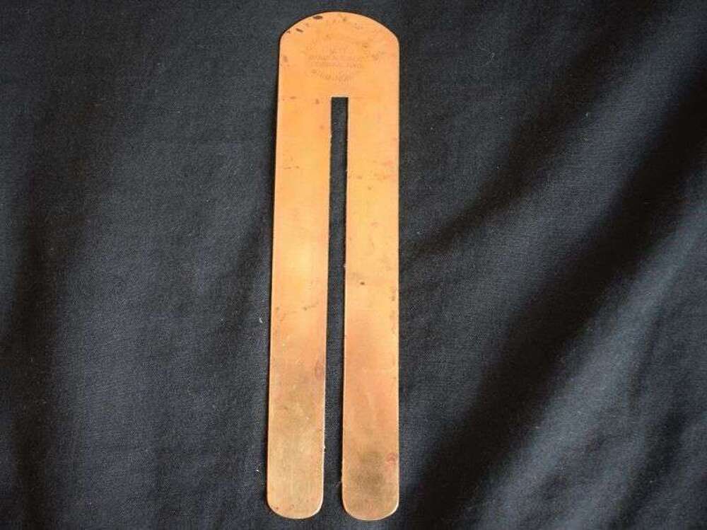 36) Original WW1 WW2 British Military Issue Button Cleaning Stick Bodill Parker & Co