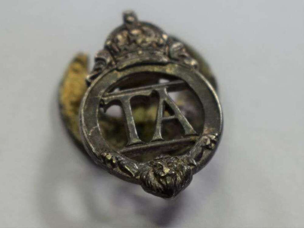 1930s-WW2 Territorial Army Lapel Badge