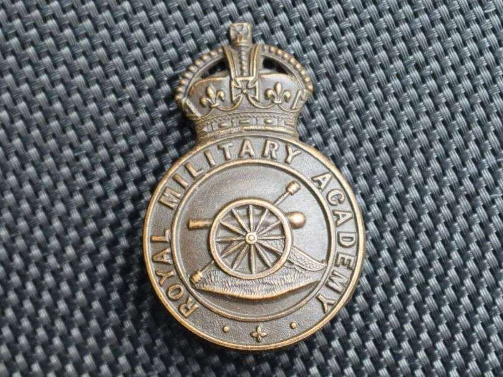 25) Original WW1 WW2 British Royal Military Academy Cap Badge