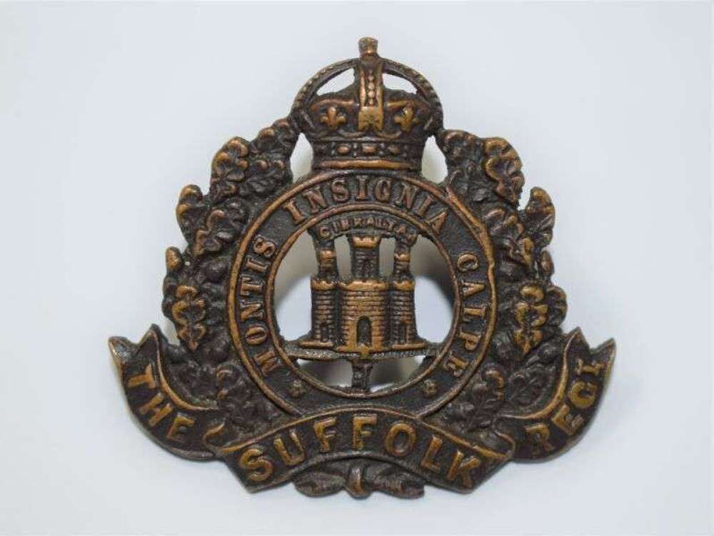 102) Excellent WW1 WW2 The Suffolk Regiment Officers Bronze Cap Badge