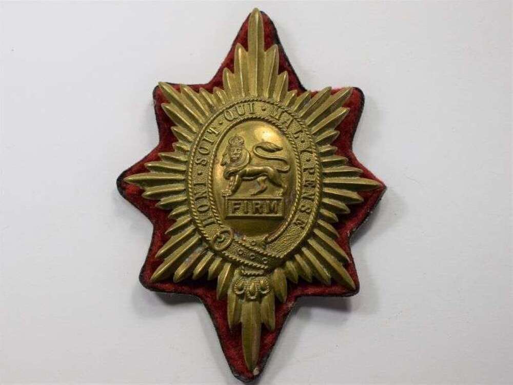 27) Original Early Post WW2 Worcestershire Regiment Valise Badge & Backing