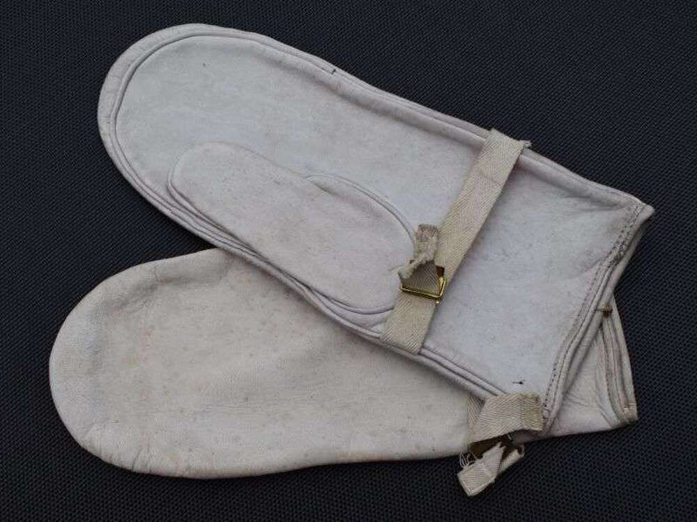81) Excellent Unissued WW2 British Military Soft Blue Grey Leather Gloves 1945