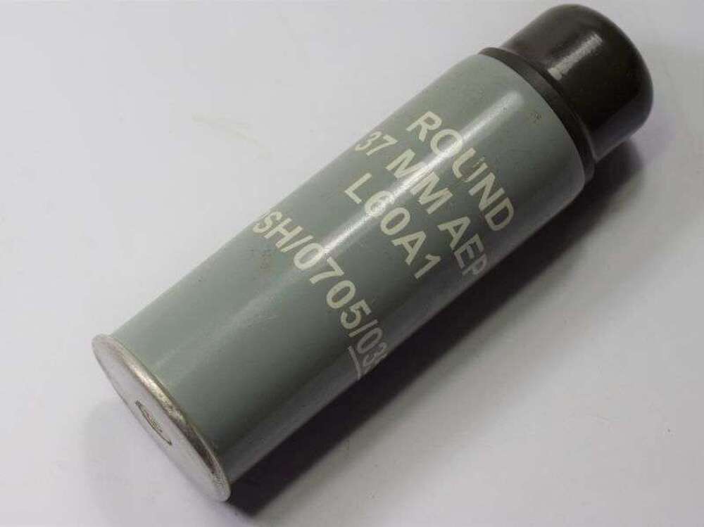 30) Vintage British Army Round 37 MM AEP L60A1