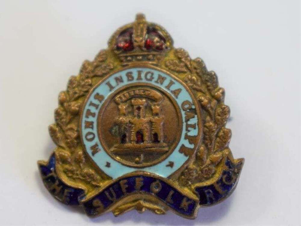 98) WW1 WW2 Suffolk Regiment Sweetheart Brooch