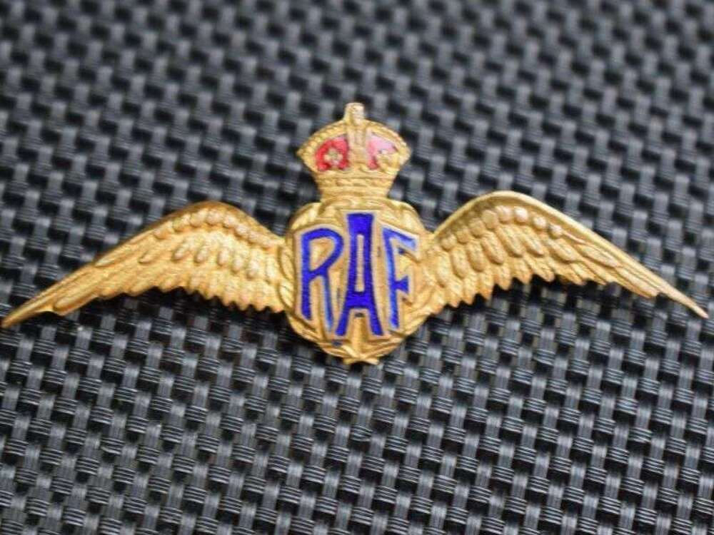 52) Lovely 1930s-WW2 RAF Wings Sweetheart Brooch