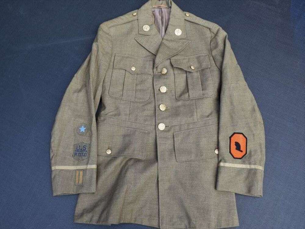 10) Excellent Original WW2 US ROTC Field Artillery Officers Jacket & Original Insignia