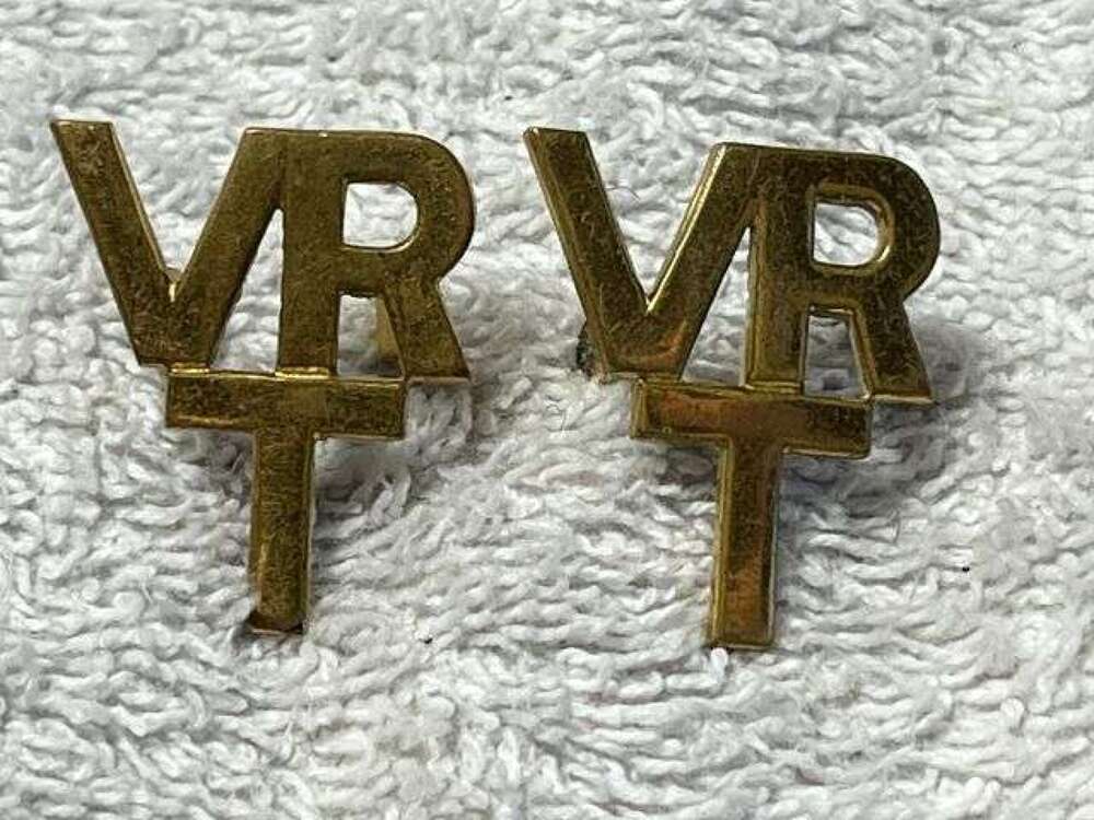 112) Good Original WW2 RAF Voluntary Reserve Training VRT Brass Collar Badge Pair
