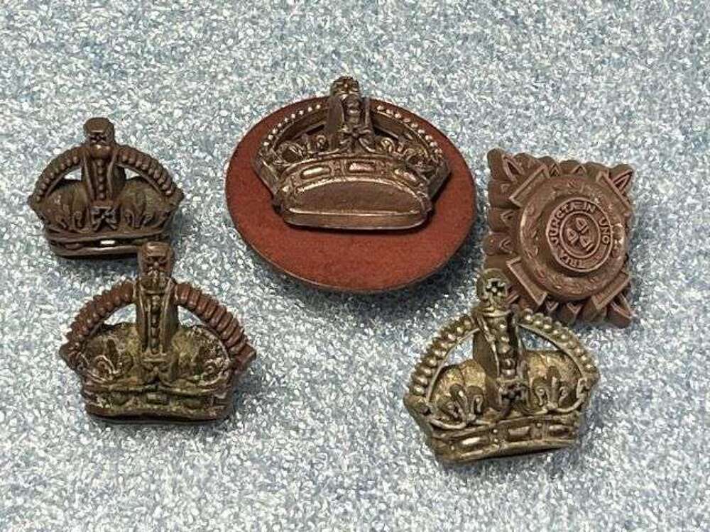 105) Excellent Original WW2 British Army Officers Brown Bakelite Rank Crowns and Pip