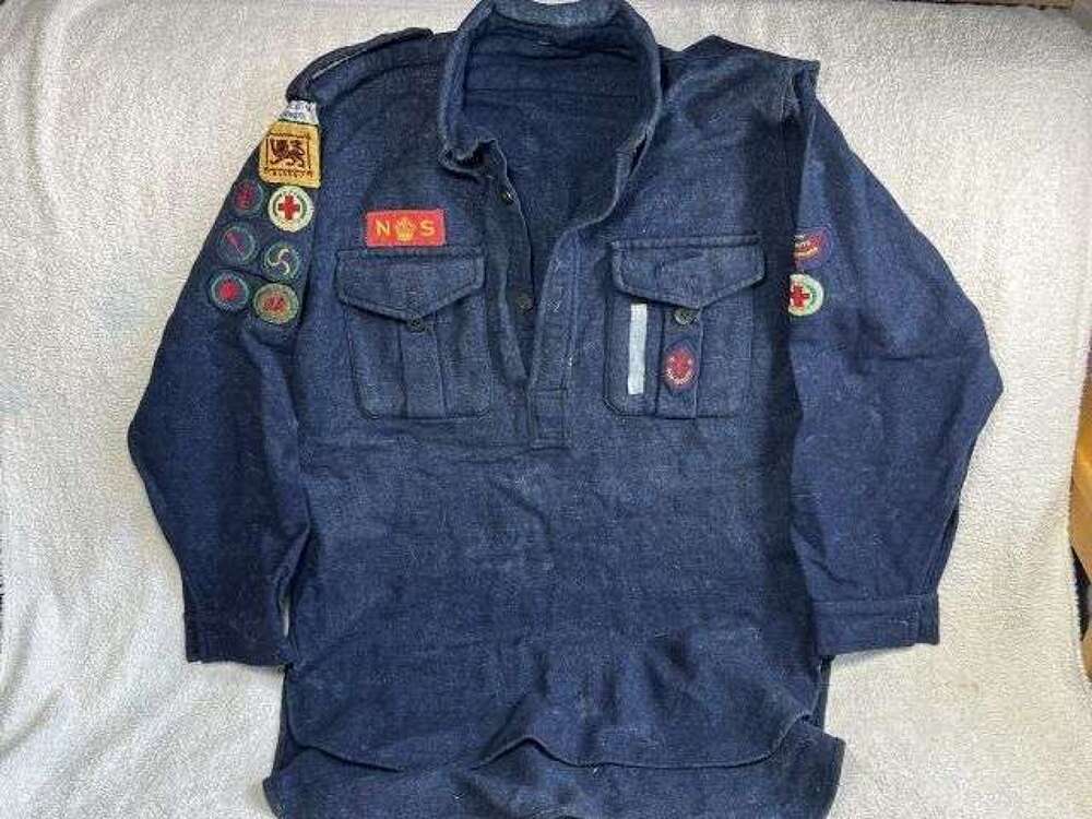92) Excellent Original 1930s - WW2 Boy Scouts Uniform Shirt 10th Wallington (Holmwood) Surrey Boy Scout Group With 15 Badges