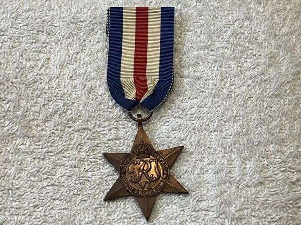 25) Excellent Original Full Size WW2 Medal The France & Germany Star