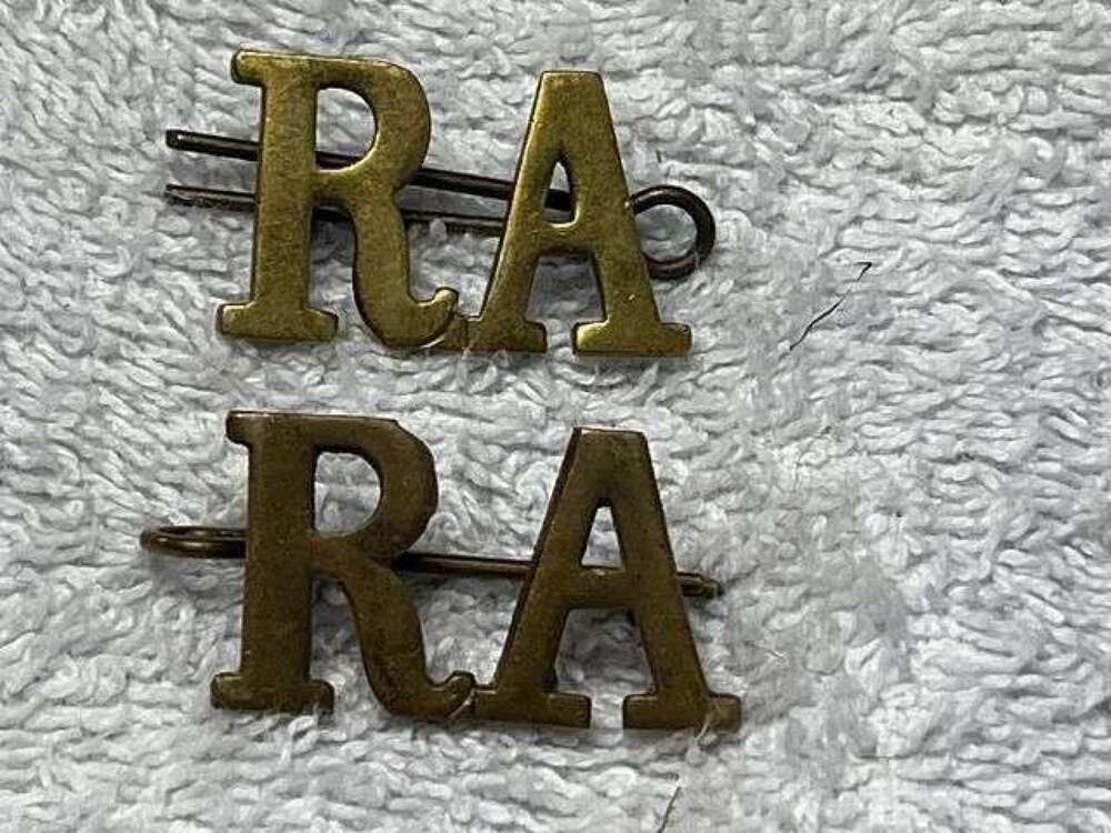 88) Original WW1 WW2 Royal Artillery Brass Epaulette Shoulder Title Pair