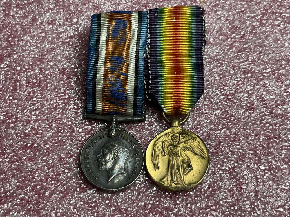 16) Good Original Well Used Period Made Ww1 British Miniature Medal Pair