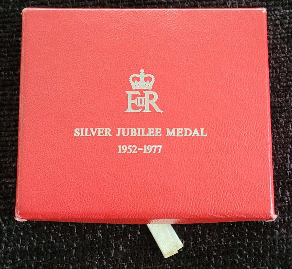 1977 Elizabeth II Silver Jubilee Medal